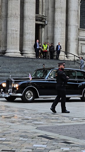 The Priest of the St Paul's Cathedral in London 🤔 #stpaulscathedral #fblifestyle | British Tradition