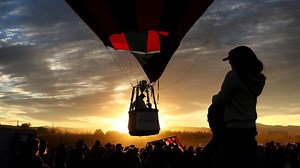 Hot air balloon crash near Las Vegas sends seven passengers to hospital
