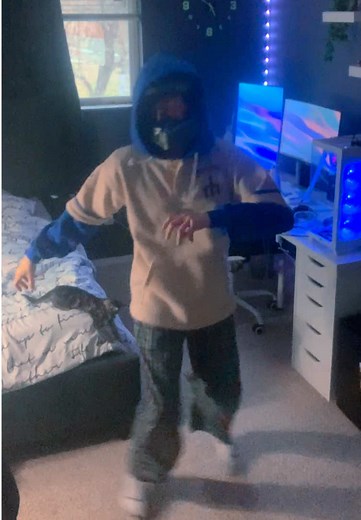 Long time no see. Back with whatever rat dance this is #ratomilton #dancingratmeme #rat #memestiktok #dancetutorial