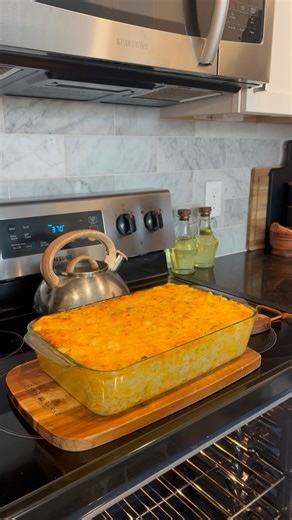 Shelly Bomshell on Instagram: "My husband’s Mac N’ Cheese 🧀 Start by bowling pasta with a little salt. Add in another pot: black pepper, parsley, season salt, adobo, Powdered Coach bonnet pepper, butter, milk, mayo, alfredo sauce and this is all boiling while your cooking the pasta, keeps stirring mixture, add Velveeta cheese, parmesan cheese after tasting it to your liking if choose you can add more seasoning. Then chopped up onions and sweet peppers, garlic and add, pour that mixture into the