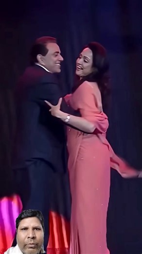 ❤️50 Saal Baad Bhi Aisa Romance! Dharmendra–Hema ne Stage Jala Di🔥#shorts #dharmendra #hemamalini