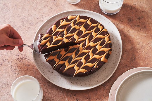 This Flourless Peanut Butter Chocolate Cake Is The Decadent Dessert Of Your Dreams