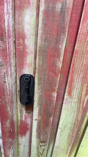 Even an old worn out garden gate like this can be brought up to date with our Smart Products ☝️📱👌🗝️ #smarthandle #smartlock #smarthome