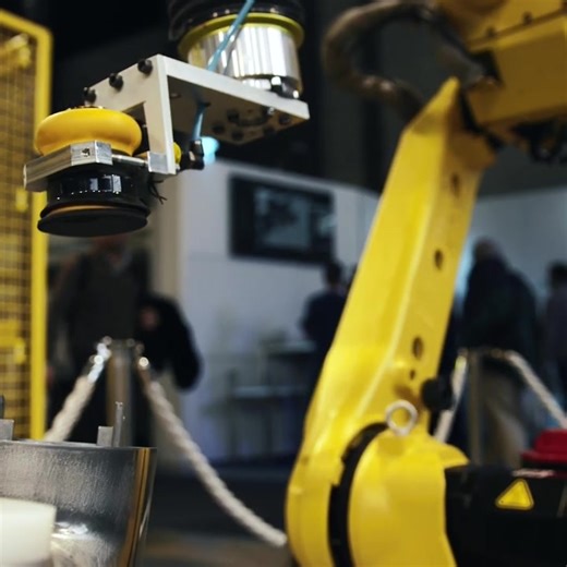 11 reactions |  Gelb. Stark. Präzise. FANUC bietet eine der größten...