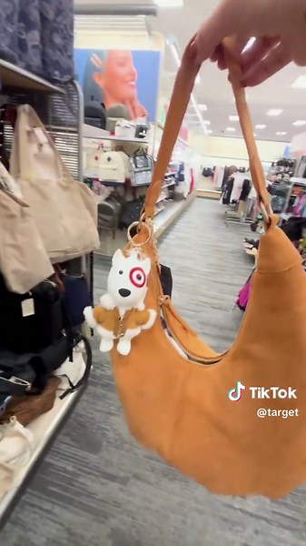 your winter 1 ❄️ the Bullseye keychain is the coziest and cutest accessory your bag’s been waiting for🤩✨ click in bio today @✨Christina✨