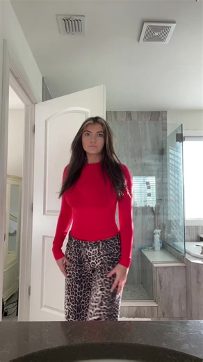 Warning the tops see through 💀