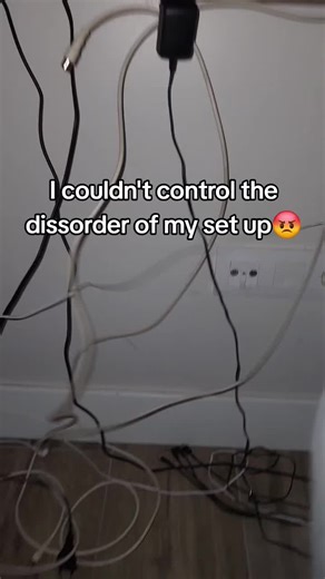 I hate the disorder and how my cables are, I bouught this and now I don't have any problems#cleaninghacks #organizationhacks #organization