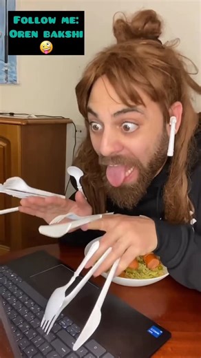 Oren Bakshi on Instagram‎: "איך לעזאזל מנגבים עם זה את התHת 😵‍💫"‎