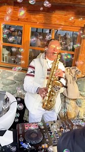 987K views · 5.3K reactions | Playlist de sax house que te transporta instantáneamente a un paraíso invernal | ATLAST | Facebook