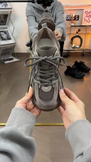 Wear simple shoes and enjoy a relaxed life.