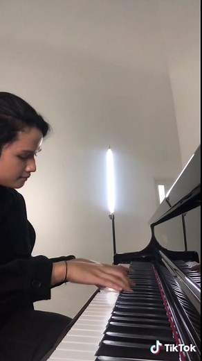 Cinta Terakhirku - Versi Piano yang Menggetarkan Hati