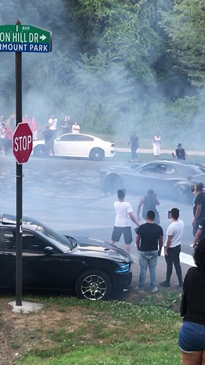 2.4K views · 65 reactions | DODGE CHALLENGER HELLCAT GOING CRAZY!! 勞 #hellcat #takeover #dodge #mopar #redeye #viralreels #foryou #fyp #viral #donuts #drift | SupercarSound | Facebook