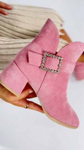 Un model deosebit de #botine 🍬 ✅ 139,99 lei ⭐️ articol disponibil și negru Comandă prin mesaj privat sau direct pe site 🥰 #jollystore | JollyStore