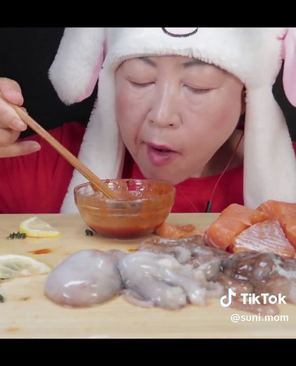 Enjoy the Sea Grapes Mukbang 2nd Episode on sunimom's YouTube Channel