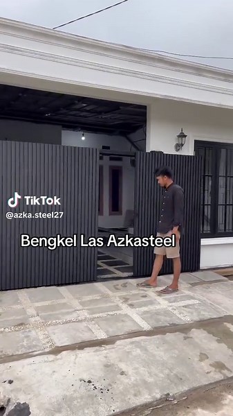 Pagar WPC Hitam Doff Pintu Double Sliding Modern