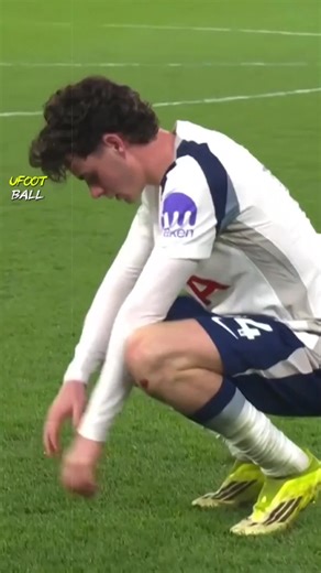 Kiper Tottenham ditarik keluar hanya 17 menit setelah menjalani debutnya di Liga Champions #infobola #footballtiktok #football