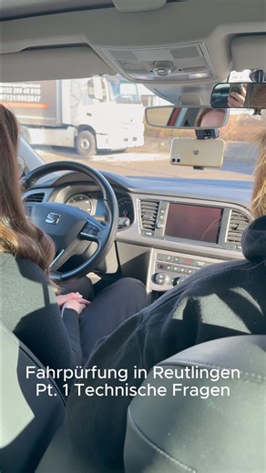 Joshis Fahrschule on Instagram: "Technische Fragen in der Fahrprüfung in Reutlingen ✅ 🔧�Bevor es losgeht, kommen oft ein paar kurze Fragen zum Auto. Wenn du die Basics drauf hast, startest du direkt ruhiger in die Prüfung. Diese Fragen solltest du sicher beantworten können 👇 �✅ Motorölstand prüfen, Messstab raus, abwischen, rein, raus, zwischen Minimum und Maximum� ✅ Kühlflüssigkeit prüfen, nur bei kaltem Motor, Stand zwischen Minimum und Maximum+ �✅ Scheibenwaschanlage, nachfüllen und im Wint