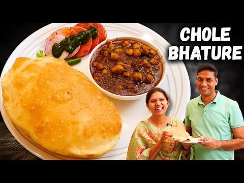 हलवाई जैसे छोले भठूरे घर के सामान से - Chole Bhature Recipe - Delhi Style Chole Bhature by Kabita