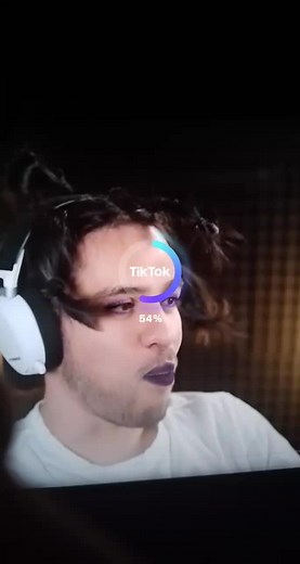 Harry (@poblcymru)’s videos with Willy Bum Bum - ALIEN REd WOLf