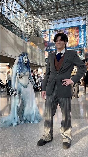 Viktor… a corpse bride behind you.!!! #corpsebride #cosplay #halloween #nycc #newyorkcomiccon