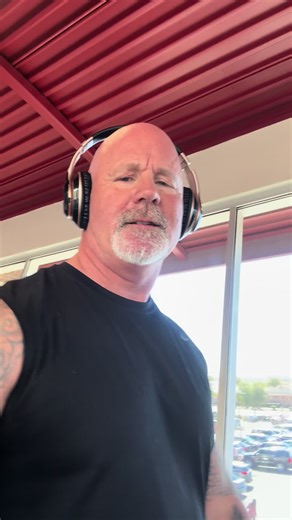 Yeah, it's Friday, but I'm still getting my work in. Did you get your work in this week? Remember what you put in is what you get out!!!💪🏻💯🍀✅👑🙏🏻