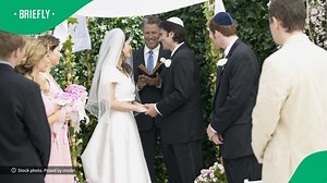 Guests hold in laughter after groomsman’s pants fall, 10 million people floored