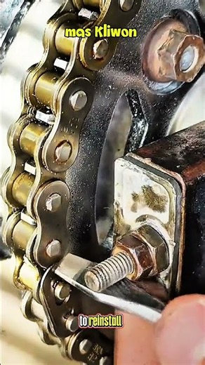 How to Easily Remove&Install a Motorcycle Chain Clip with a Screwdriver#shorts #automotive #mechanic