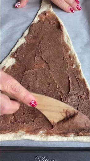 This cinnamon roll pull-apart Christmas tree is the quickest way to bring holiday magic to the