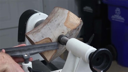 From Log to Bowl – Crafting a Natural Edge Bowl with Precision and Woodturning Skills