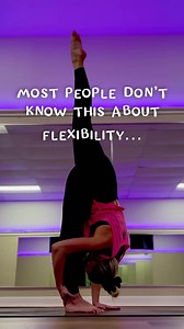 💜 Flexibility is a key component of good health and overall fitness. It refers to the ability of the body to move freely and easily through a range of motions, without any stiffness, discomfort, or pain. Flexibility is not just about being able to touch your toes or do the splits, but it also includes having a healthy body composition, proper nutrition, and hydration. Proper nutrition and hydration are critical for maintaining flexibility and preventing injuries. A diet that is rich in nutrient