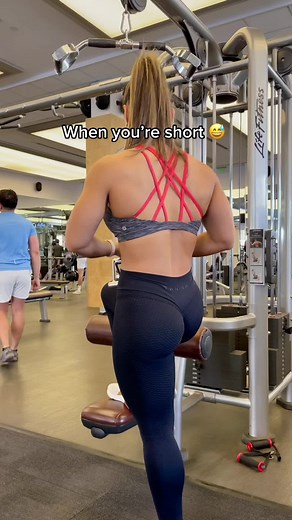 The struggle is real 😅😅💪🏽💪🏽💪🏽 #fitness #fitnessmotivation #bodybuilding #shortpeopleproblems #gymtok