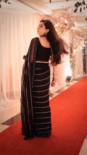 7K views · 3K reactions | Taking order for this beautiful Outfit colour customization available any other inquiries please contact us on WhatsApp +923435986371 We Ship Worldwide  - - - - - - - - - #lehngacholi #usawedding #ukwedding #fashion #shadi #ukfashion #dressideas #Wahorestyleicons #mehndifunction #reception #partywearsuits #farshigharara #canadapakistani #indiandresses | Hira Bridals | Facebook