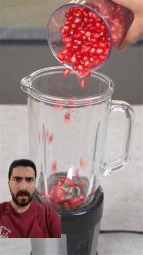‎هایپر | خوشه | لوازم قنادی‎ on Instagram‎: "برا درست کردنش زیاد فرصتی نمونده ها! @hyperkhoushe مواد لازم: انار ۴ عدد نشاسته ذرت ۳ ق غ شکر ۶ ق غ نکات لازم: ✅ به مدت ۳ ساعت داخل یخچال میداریم تا خودش رو بگیره ✅میتونید یه ق مرباخوری پودر ژلاتین رو با اب سرد حل کنید و به مواد اضافه کنید تا زودتر ببنده @hyperkhoushe #باسلوق #مسقطی #ژله #انار #ژله_انار #باسلوق_انار #لوکوم_انار"‎