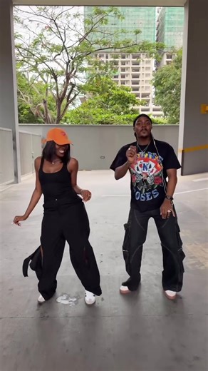 Shemeji & iyawo with their dancing shoes on 🔥🔥 okay but this ateee 😍✨🕺🏽 #eniandphina #ep #love #fyp