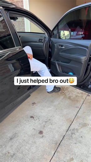 This car cane door handle is great for loved ones! #caraccessories #carcane #cane #elderly