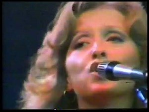 Music - 1977 - Bonnie Raitt - Runaway - Performed Live In Concert