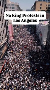On June 14, 2025, millions of people took to the streets across the 🇺🇸 USA to say loud and clear: 👉 We reject authoritarianism. We stand for democracy. 📍 From NYC to LA, Houston, SF and beyond — cities were filled with peaceful marches, powerful chants, and creative signs. Human banners, upside-down flags, and people of all backgrounds united under one message: 💬 No Kings. No Dictators. Just Democracy. ⚡ Why June 14? 🎂 Trump’s 79th birthday 🇺🇸 Flag Day 🎖️ Military parade in D.C. (which 