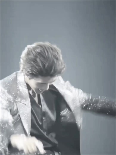 Jeff Satur at Khemjira Concert: A Golden Night