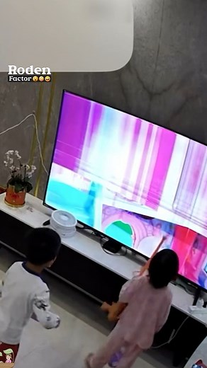 733K views · 2.7K reactions | Small hand, one bold move, and the screen’s final moment caught live  | Hidden Hushes | Facebook