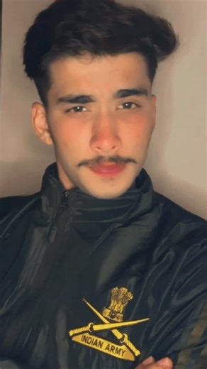 चंद्रवीर सिंह 🦁 on Instagram: "💕🫶🏼"