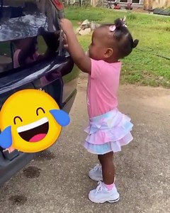 755K views · 9.7K shares | Quand tu cherches le bon angle pour faire un tik tok 藍 Prenez soin de vous ❤️ | TRACE France | Facebook