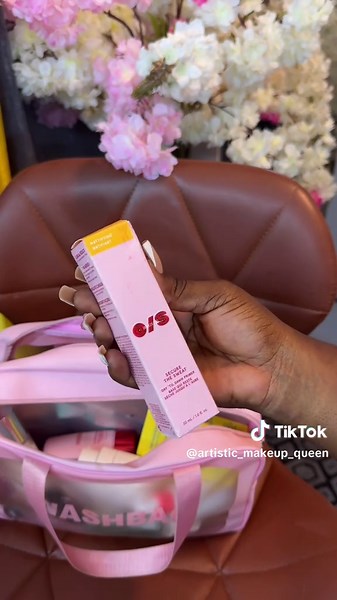 Essential Makeup Packing Tips for Glam Vacations