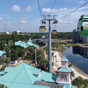 This morning we were at the Disney Skyliner media event! Here’s a time lapse POV of the route from Caribbean Beach to Epcot! We love this mode of transportation! • #DisneySkyliner #WaltDisneyWorld #DisneyWorld #Skyliner #Epcot #Wdw #Orlando #disneygondola #disneyparks #ウォルトディズニーワールド | Theme Park Review