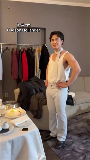 I have to do this.🤣🤣 #shanehollander #hudsonwilliams #heatedrivalry | hudson williams