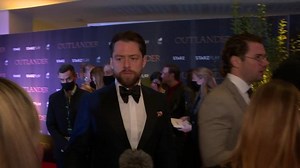 Richard Rankin being HILARIOUS at Outlander S6 premiere!