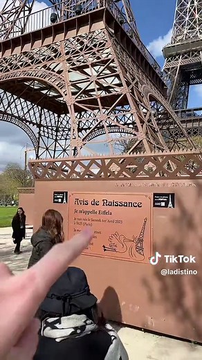 Descubre las Dos Torres Eiffel en Francia