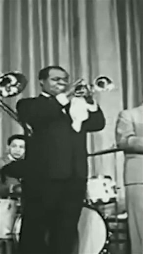 This track wraps us in all the love. 💕 Louis Armstrong’s live performance of “La Vie En Rose” is for you and the ones who make your world rosy. 💘 #ValentinesDay #love | Louis Armstrong