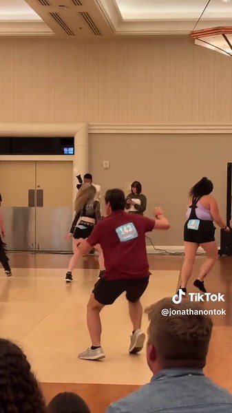 On my latest episode of i learned this line dance last second this one wasnt intentional i swear🤣 The night before i randomly decided to compete in the advanced line dance competiton at Yesss! And honestly I was impressed with how fast i was able to learn all 3 advanced line dances! Of course I had help, thanks to @kristie.zamora helping me I was able to not completely make a fool of myself. Without her I doubt I could have learned them to the extent I did! I keep pushing myself when it comes t