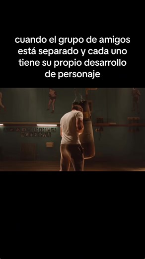 cuando en grupo de amigos está separado y cada uno tiene su propio desarrollo de personaje #friendgroup #friends #amigos #grupodeamigos #cine