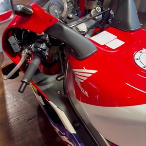 3K views · 294 reactions | Probably the best original Honda Rc45 available out there ❤️ #onlythebestbikes #hondarc45 #hondarc45hrc #bikeworlddreamrides #thebikespecialists_uk #ʜᴏɴᴅᴀʀᴀᴄɪɴɢ #johnmcguinness #hondalegends | The Bike Specialists | Facebook